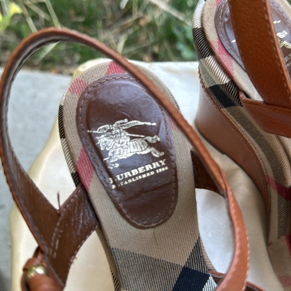 Burberry wedges 37.5 - Picture 3 of 7